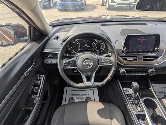 Used 2023 Nissan Altima 2.5 SV FWD image 3