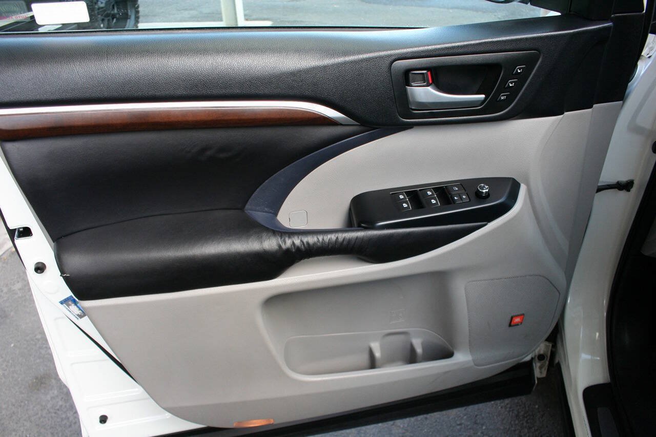 Used 2016 Toyota Highlander Limited AWD/4WD image 15