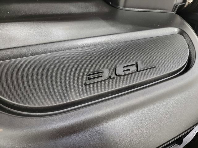 Used 2024 Chrysler Pacifica Limited image 41