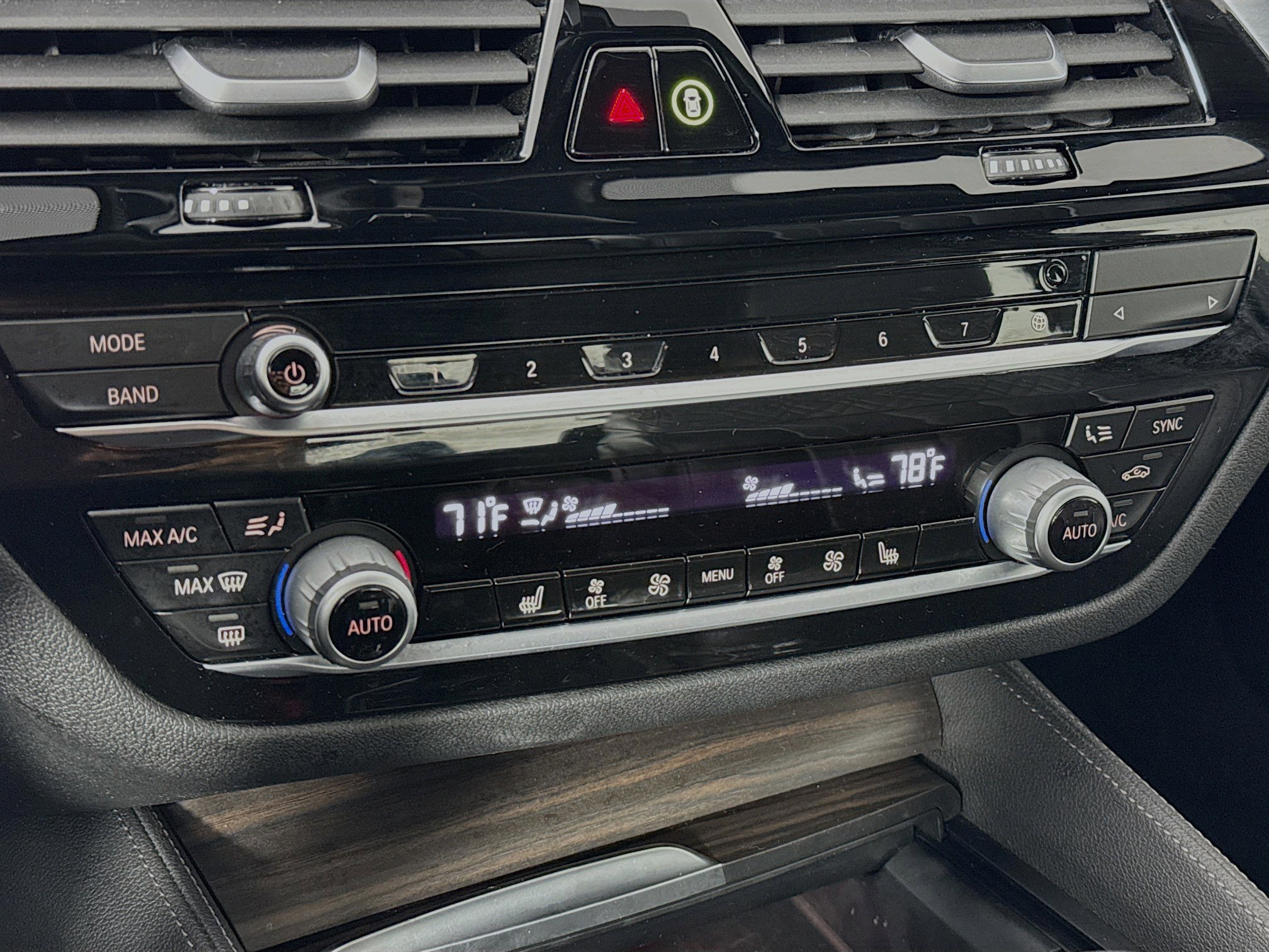 Used 2020 BMW M550i xDrive image 16