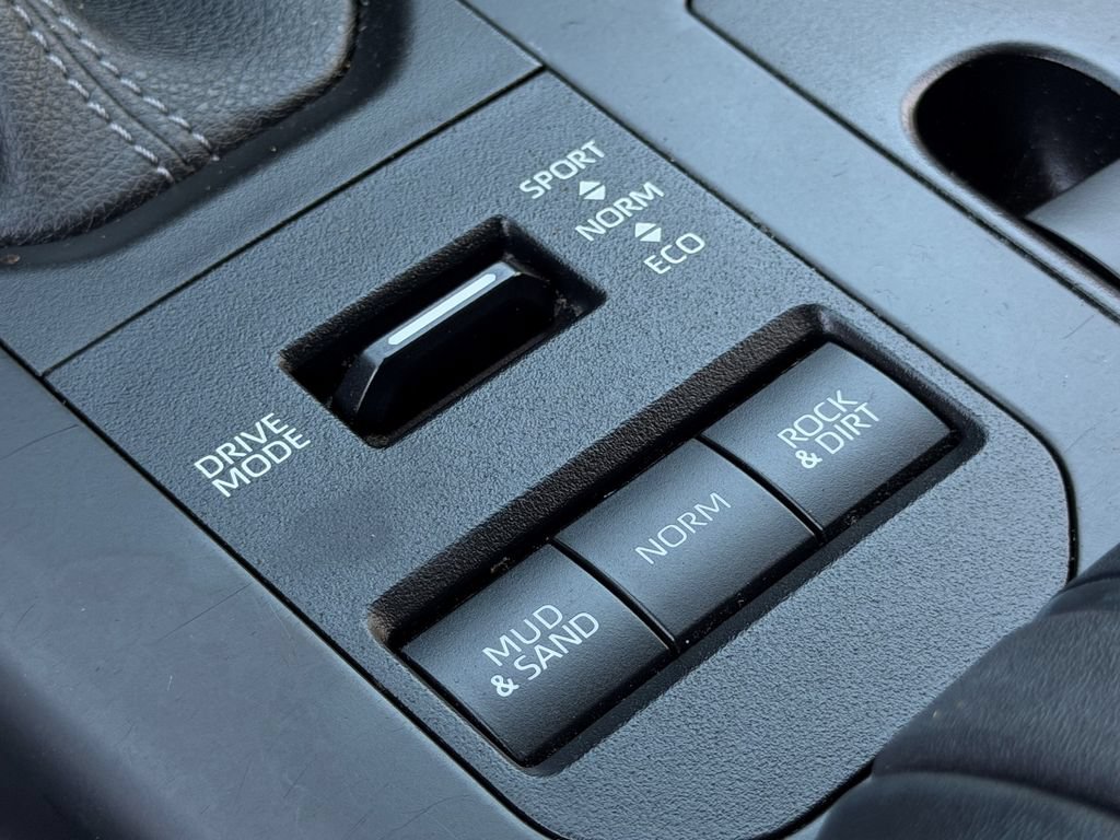 Used 2023 Toyota Highlander XLE AWD/4WD image 30
