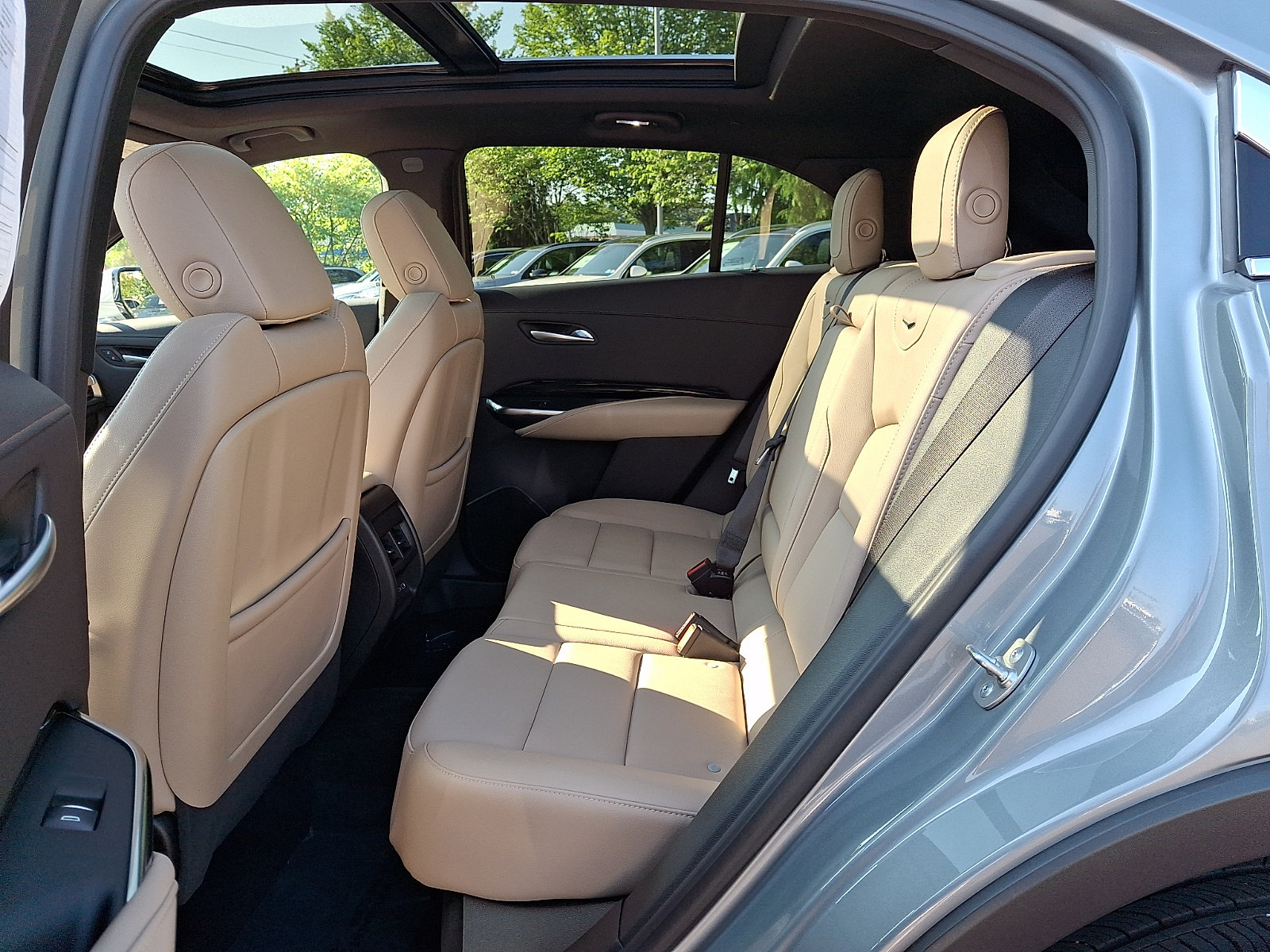 Used 2024 Cadillac XT4 Luxury w/ Cold Weather Package AWD/4WD image 10