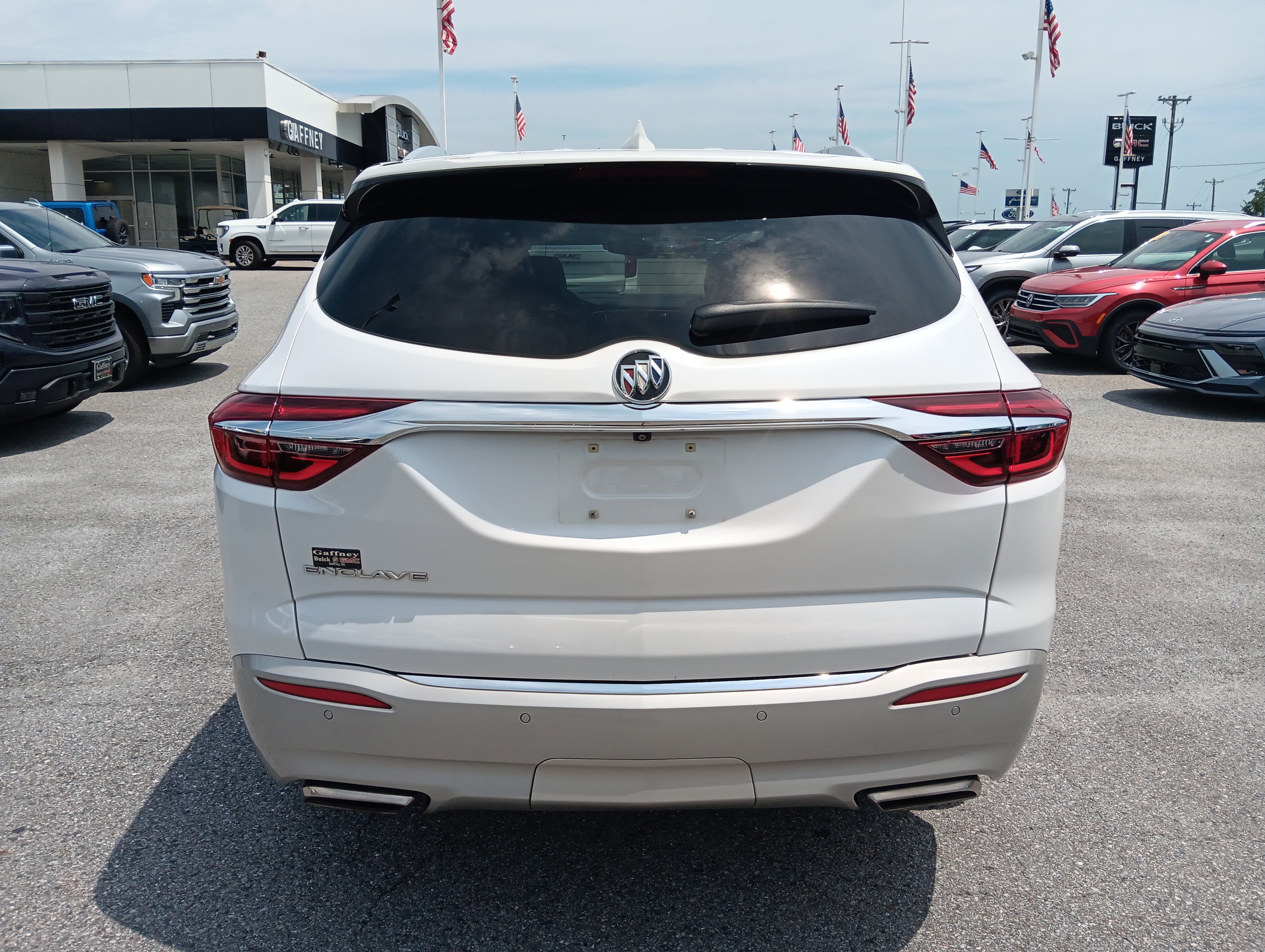 Used 2020 Buick Enclave Essence w/ Sound and Sites Package FWD image 5