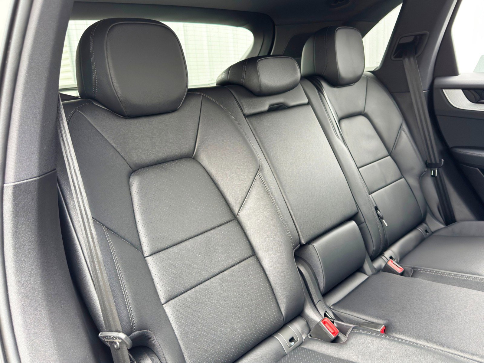 Used 2024 Porsche Cayenne w/ Premium Package image 41