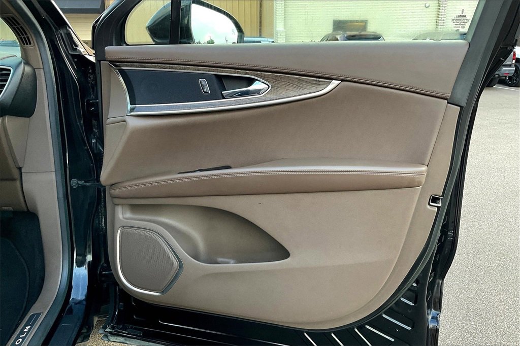 Used 2016 Lincoln MKX Reserve w/ Climate Package image 24