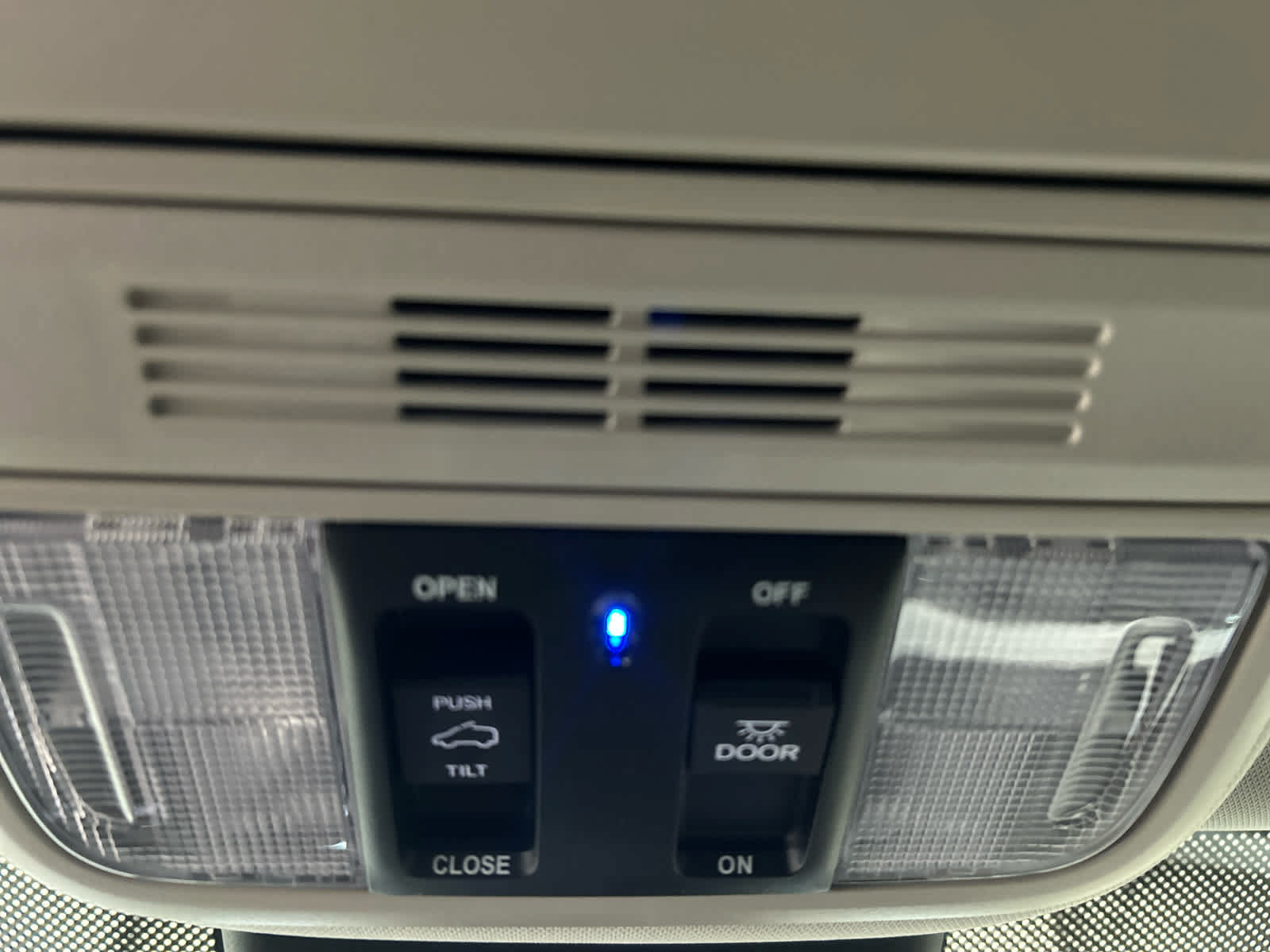 Used 2025 Honda Odyssey Touring image 6