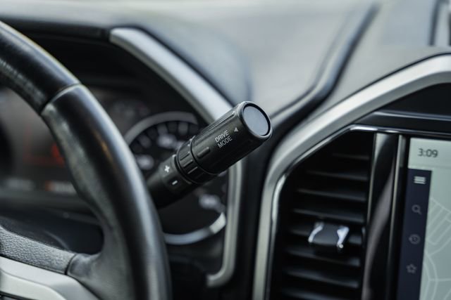 Used 2022 Ford F250 Lariat w/ Lariat Value Package image 31