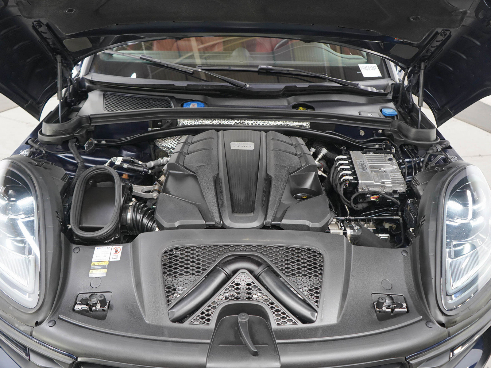 Used 2023 Porsche Macan S AWD/4WD image 31