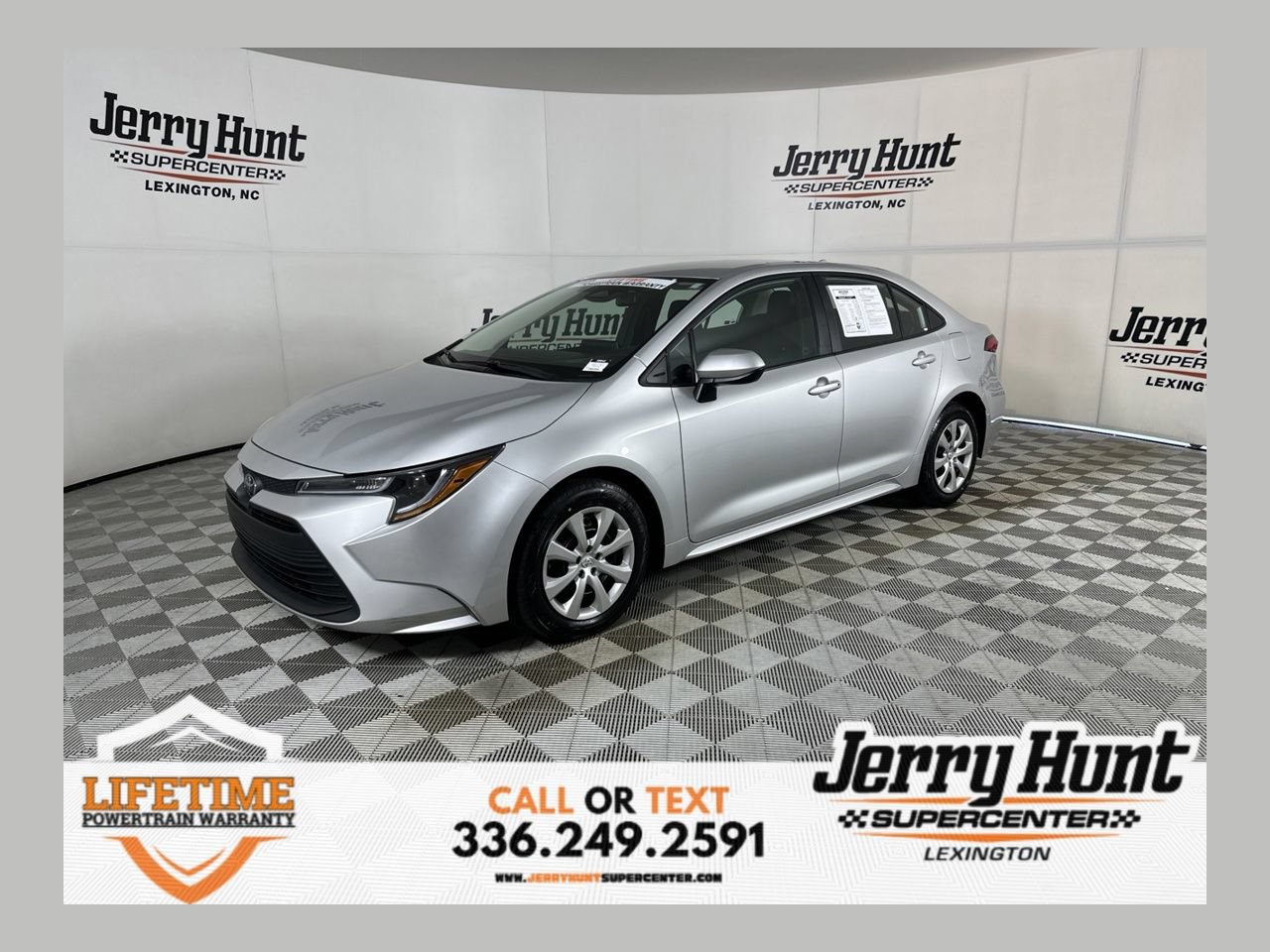 Used 2025 Toyota Corolla LE w/ Convenience Package FWD image 1