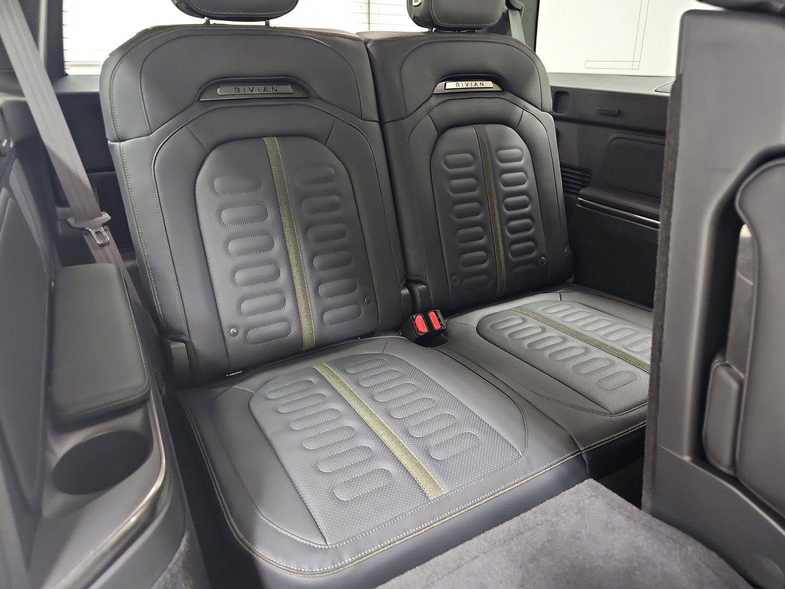 Used 2023 Rivian R1S Adventure AWD/4WD image 25