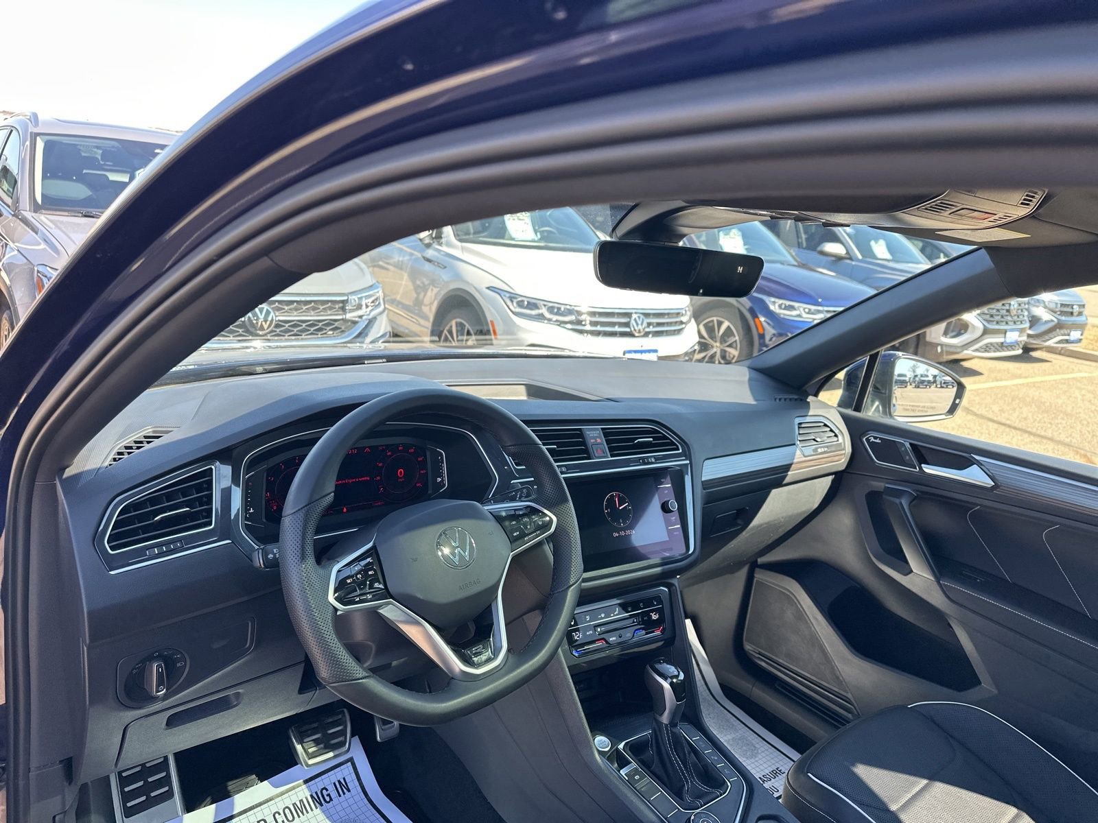 Certified 2022 Volkswagen Tiguan SEL R-Line image 11