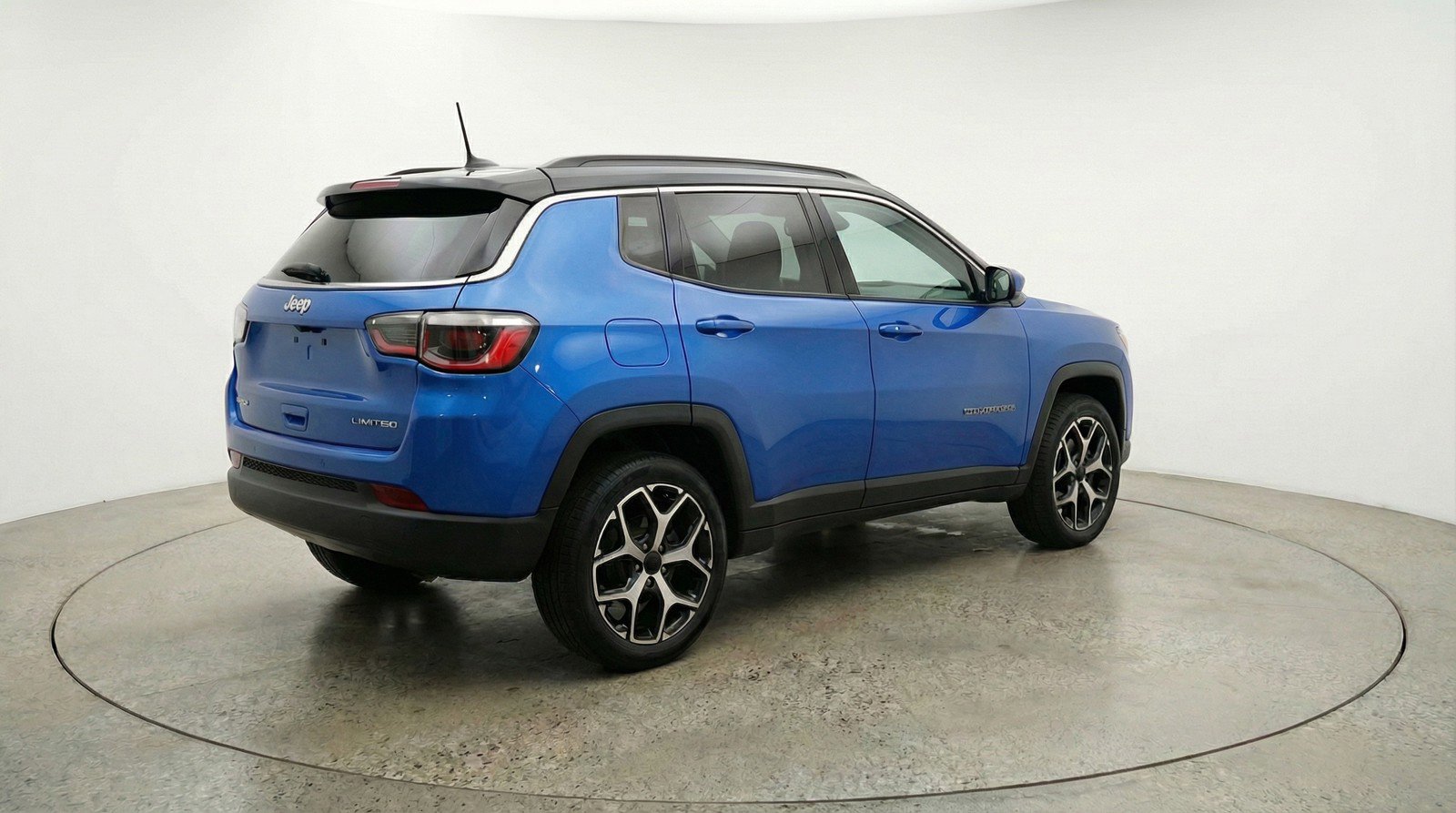Used 2025 Jeep Compass Limited image 9