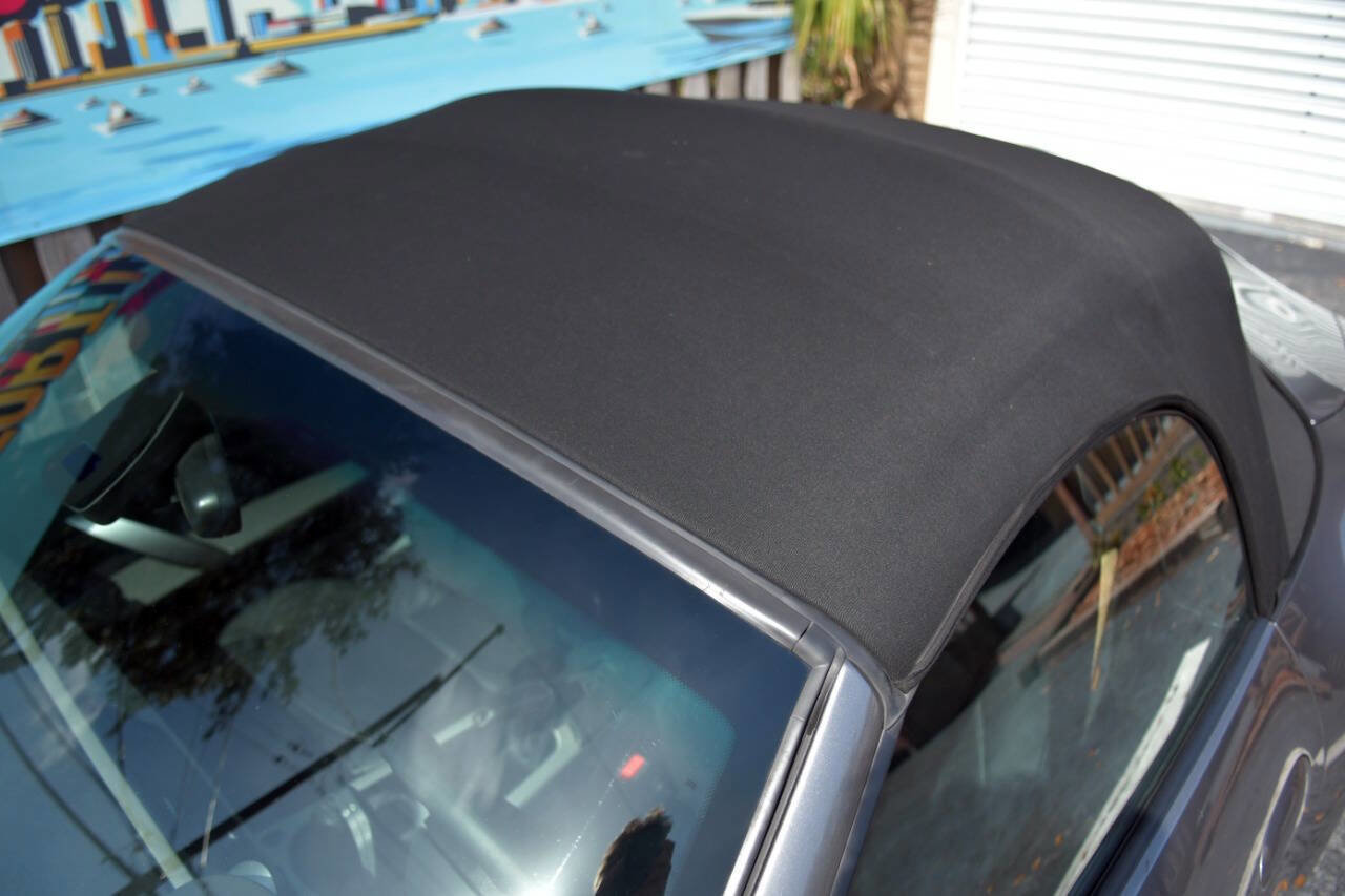 Used 2005 BMW Z4 2.5i image 13