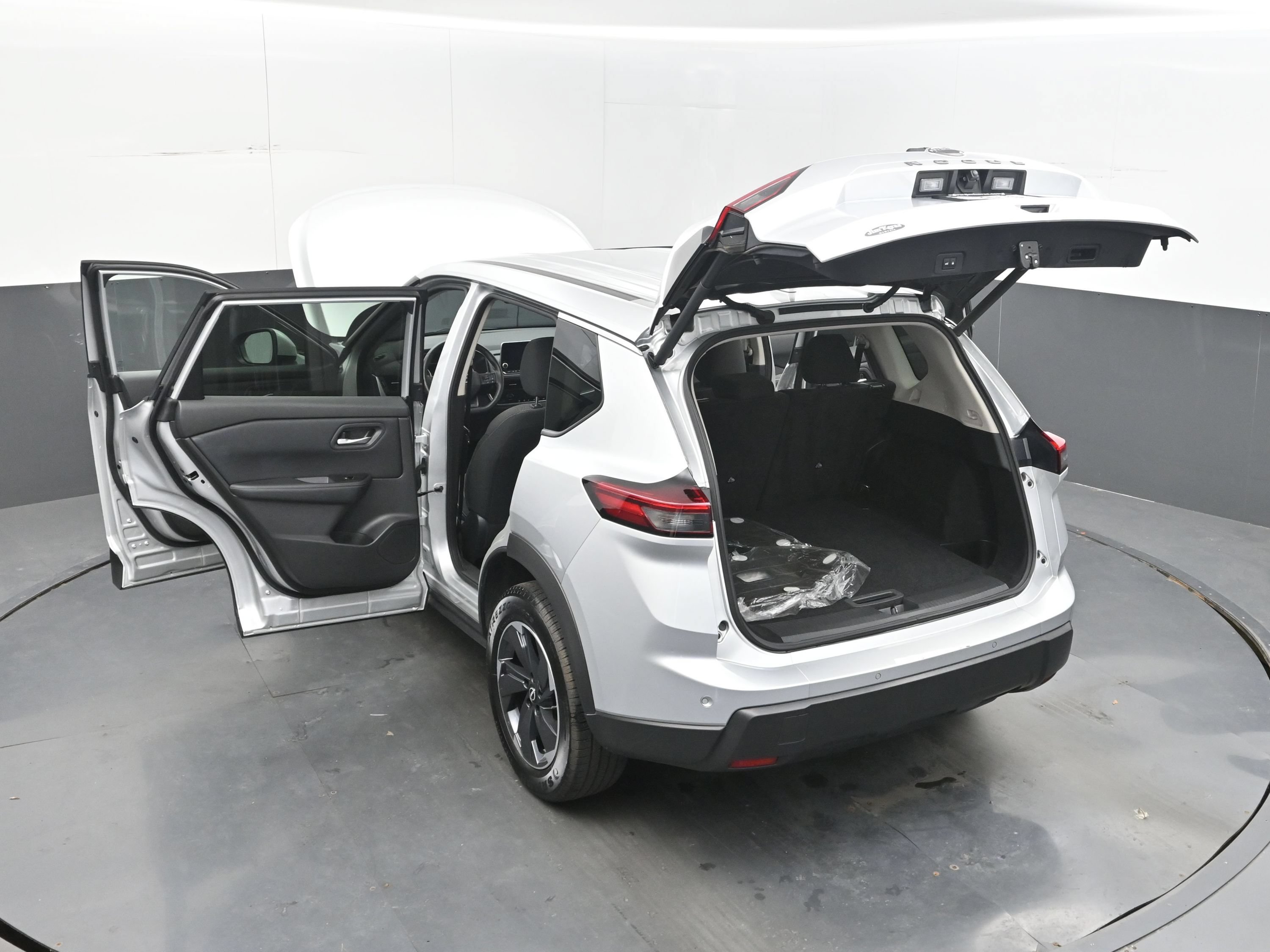 Used 2025 Nissan Rogue SV FWD image 48