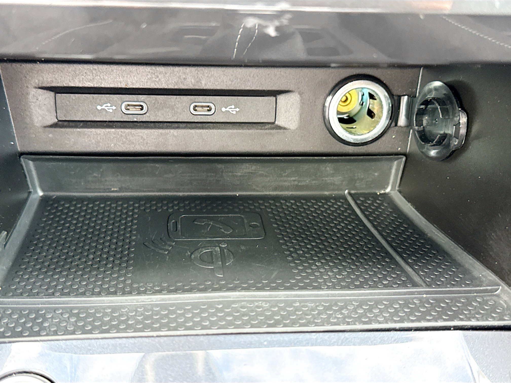 Used 2023 Volkswagen Tiguan SE R-Line image 28