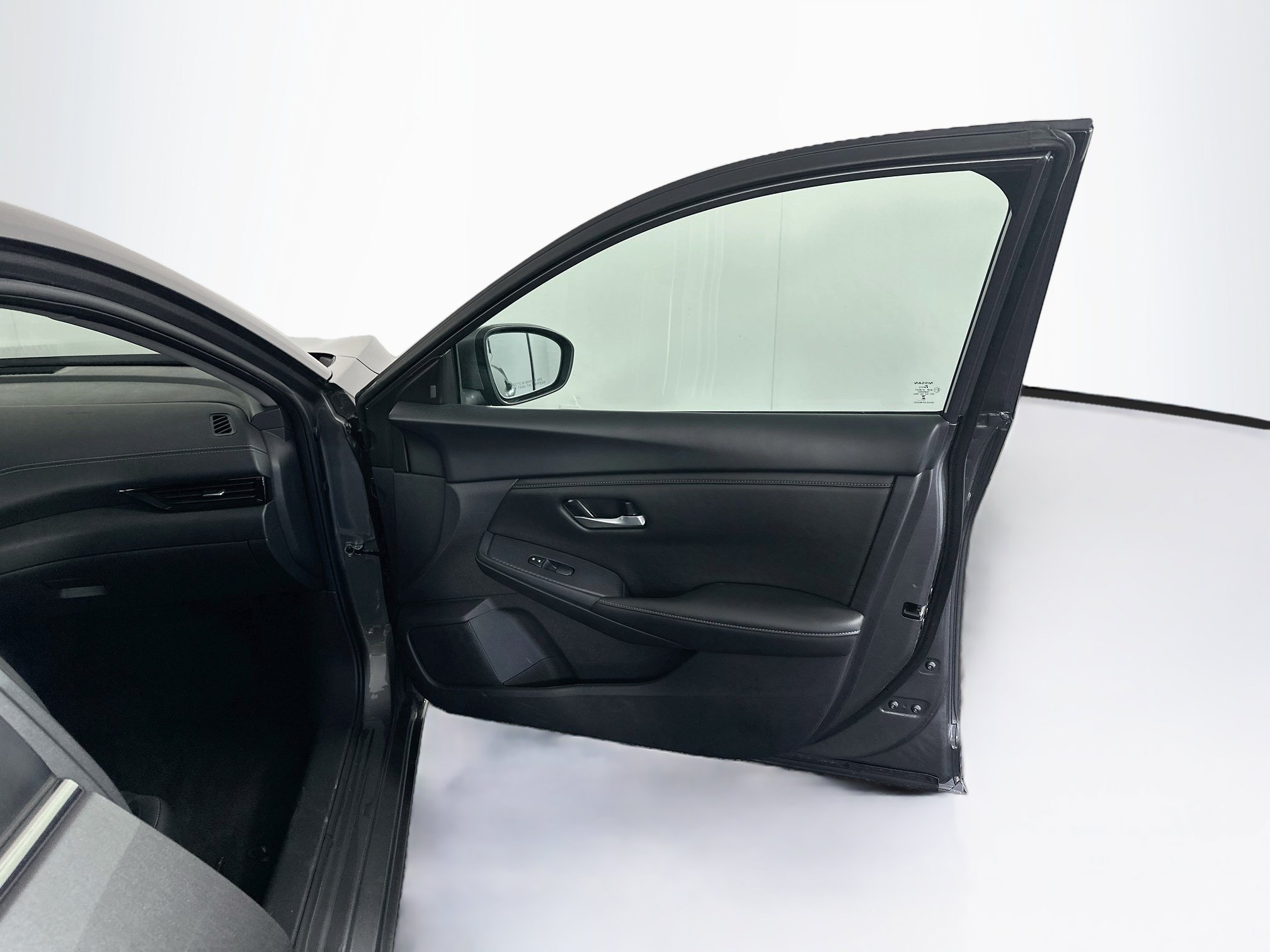 Used 2025 Nissan Sentra SV FWD image 32