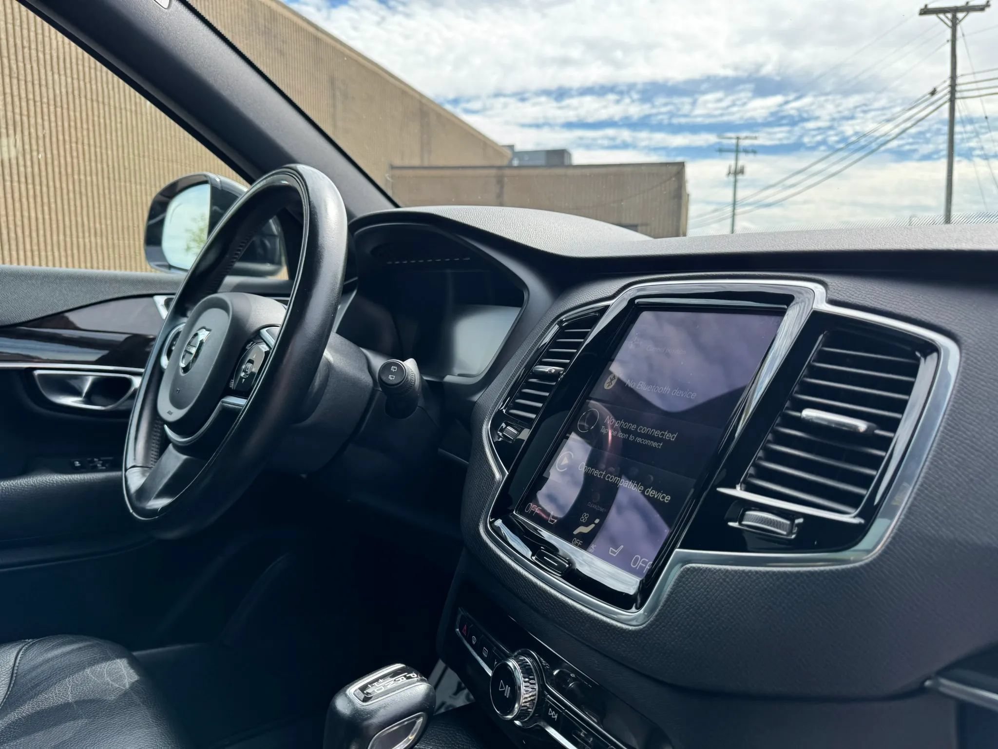 Used 2018 Volvo XC90 T6 Momentum w/ Convenience Package AWD/4WD image 27