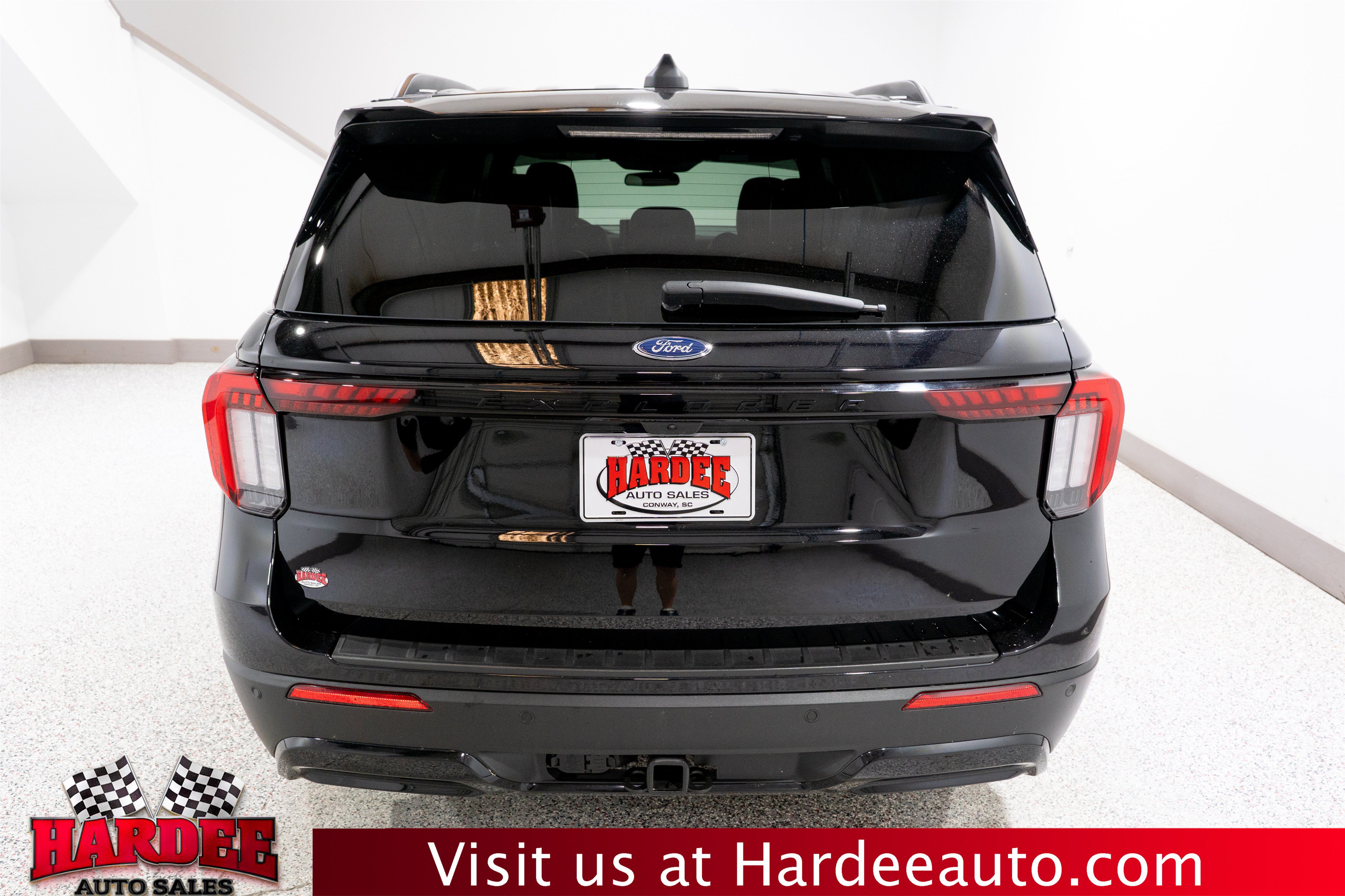 Used 2025 Ford Explorer ST-Line w/ ST-Line Street Pack AWD/4WD image 4