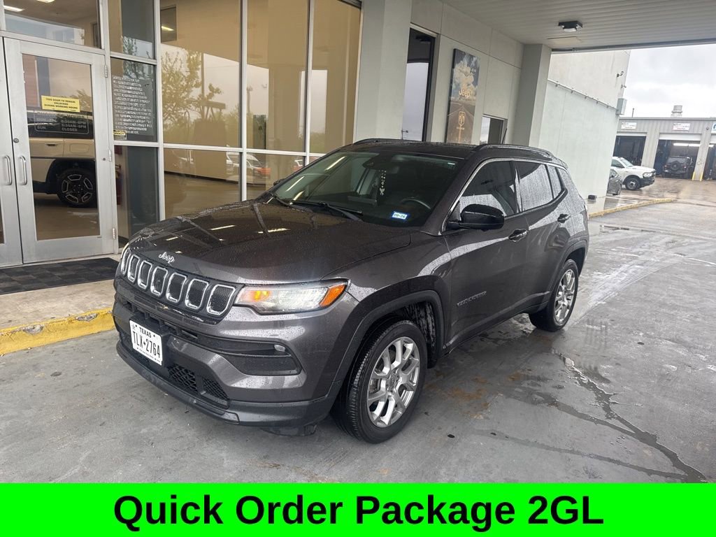 Used 2022 Jeep Compass Latitude w/ Sun and Sound Group image 2