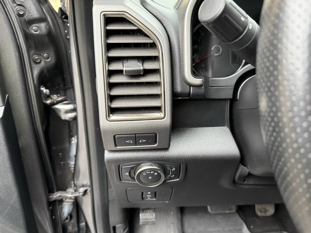 Used 2017 Ford F150 Raptor w/ Equipment Group 802A Luxury image 65