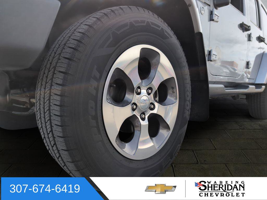 Used 2017 Jeep Wrangler Unlimited Sahara w/ Connectivity Group image 7