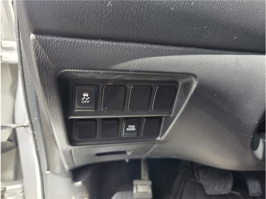 Used 2015 Nissan Pathfinder SV AWD/4WD image 15