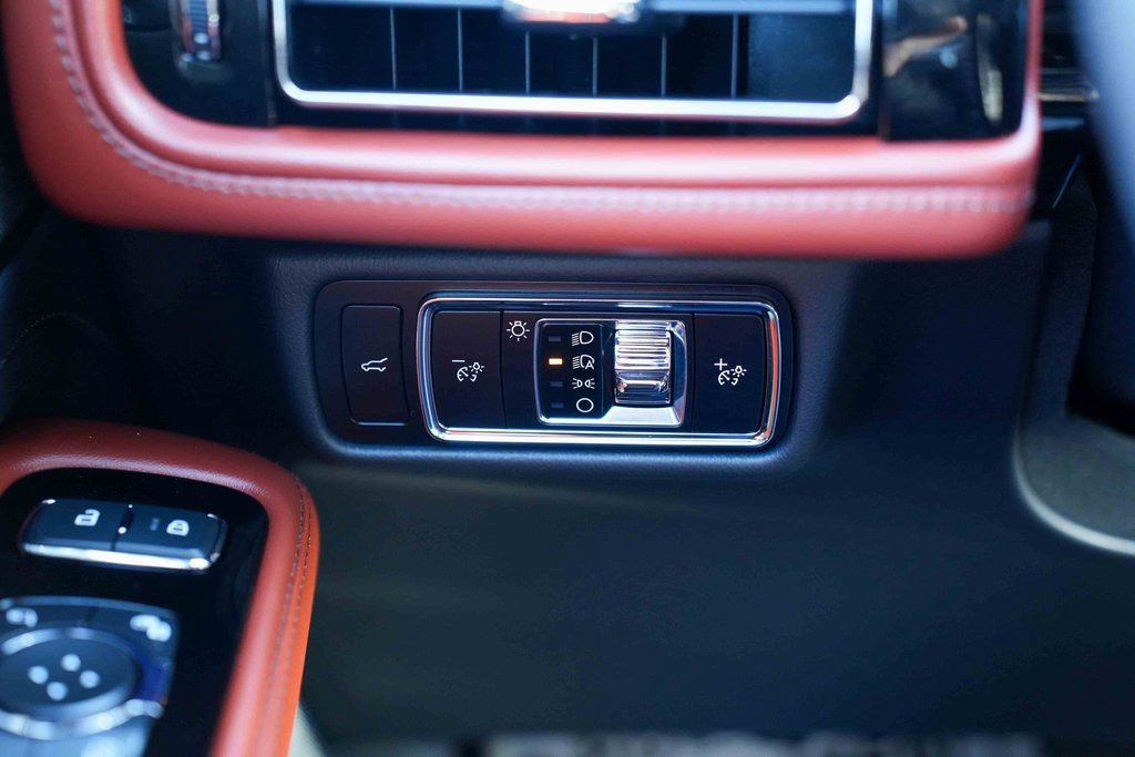 Used 2025 Lincoln Aviator Reserve w/ Jet Appearance Package image 32