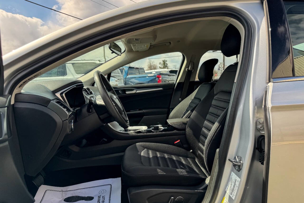 Used 2015 Ford Fusion SE image 21