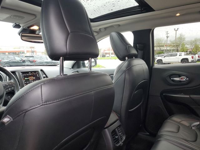 Used 2020 Jeep Cherokee Trailhawk AWD/4WD image 29