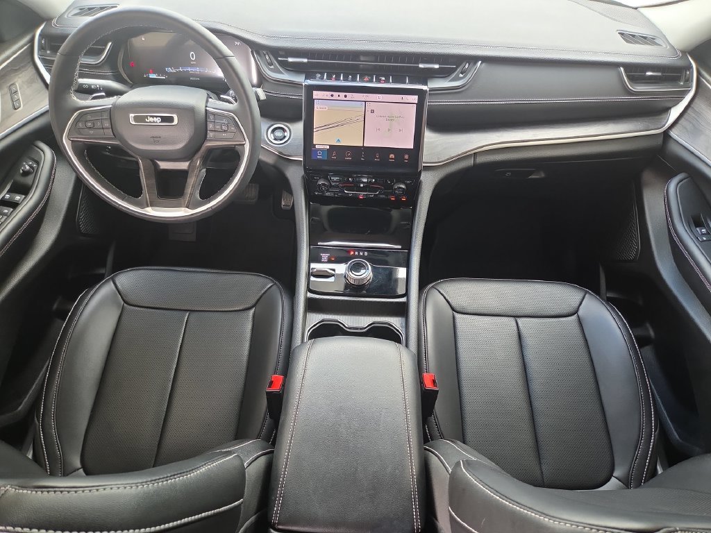 Used 2023 Jeep Grand Cherokee Limited w/ Luxury Tech Group II AWD/4WD image 14
