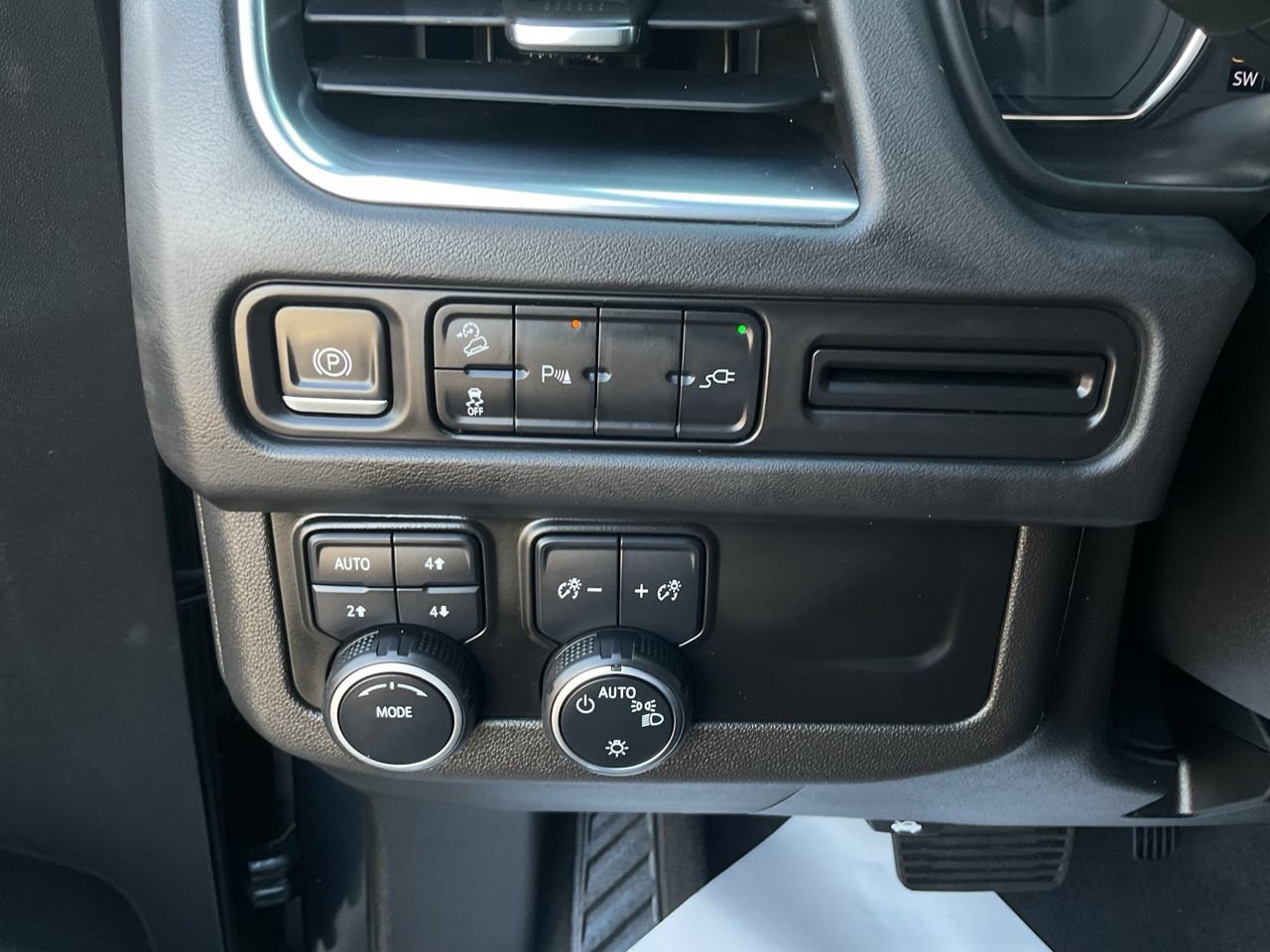 Used 2021 Chevrolet Tahoe Z71 AWD/4WD image 22