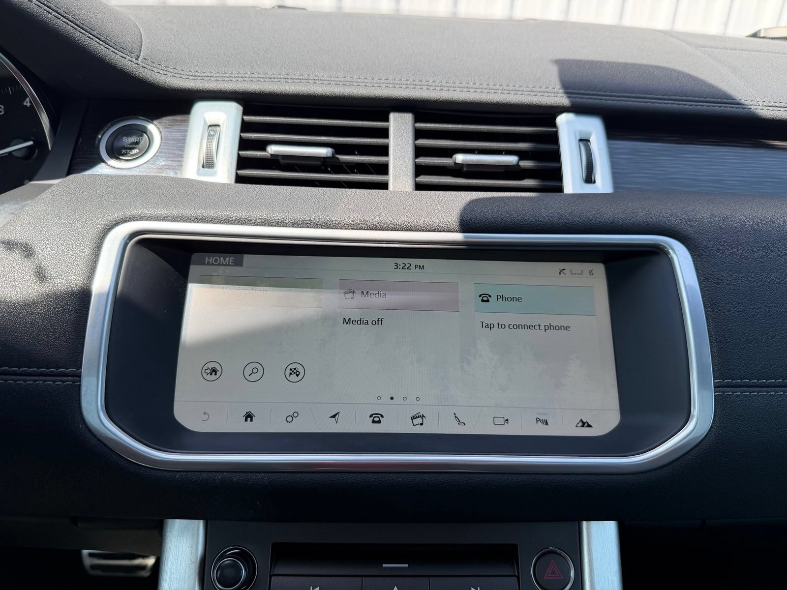 Used 2019 Land Rover Range Rover Evoque HSE Dynamic AWD/4WD image 16