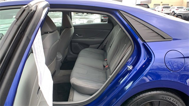 Used 2022 Hyundai Elantra SEL w/ Convenience Package image 20