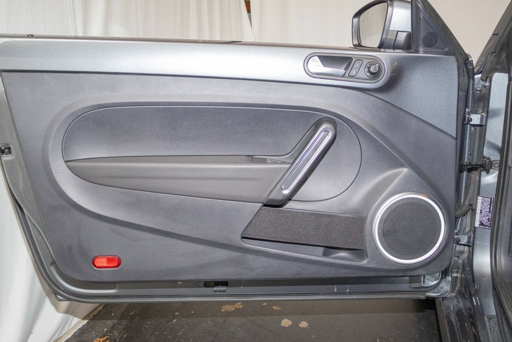 Used 2018 Volkswagen Beetle 2.0T S FWD image 10