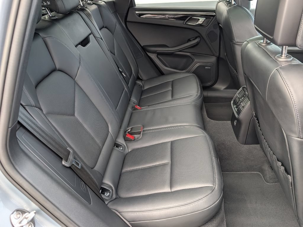 Used 2024 Porsche Macan AWD/4WD image 7