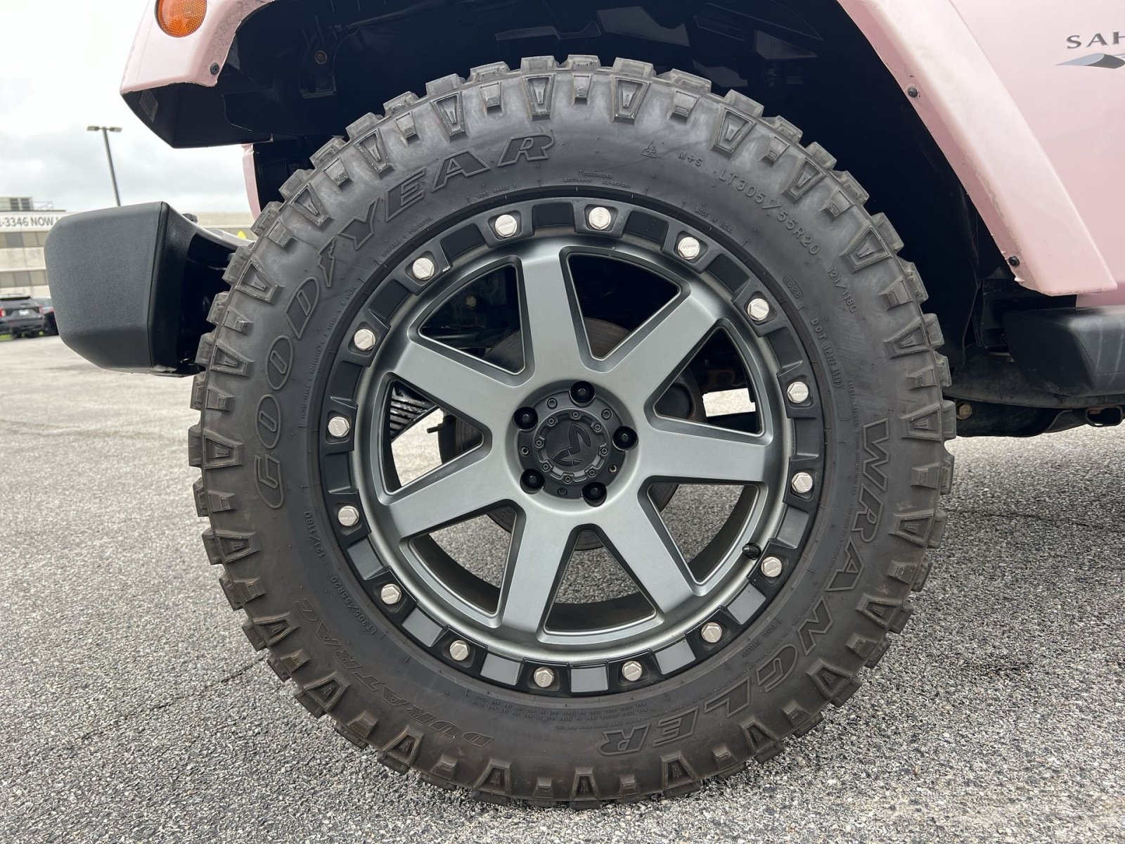 Used 2017 Jeep Wrangler Sahara w/ Connectivity Group AWD/4WD image 12