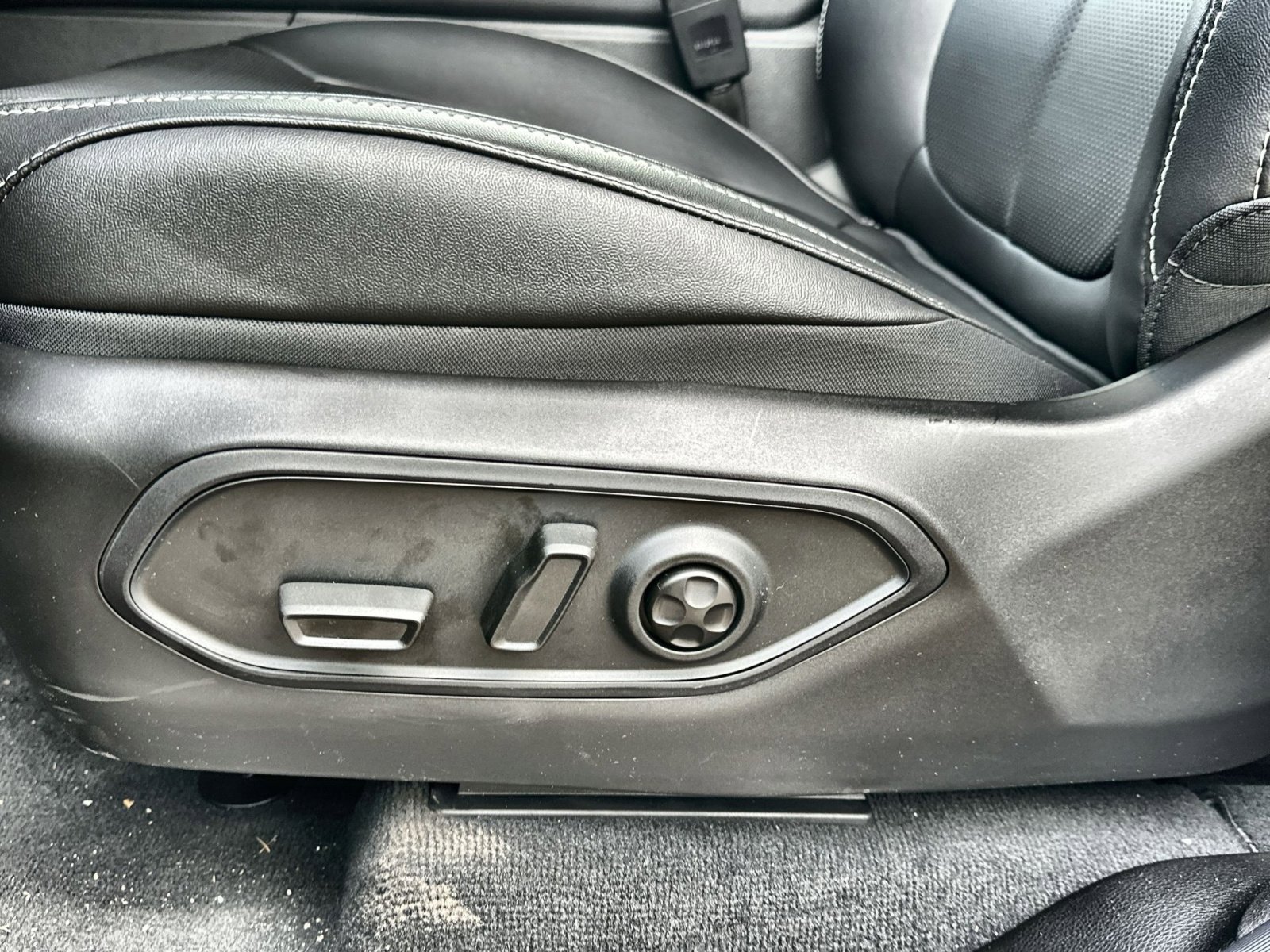 New 2025 Jeep Grand Cherokee Limited w/ Luxury Tech Group II image 14