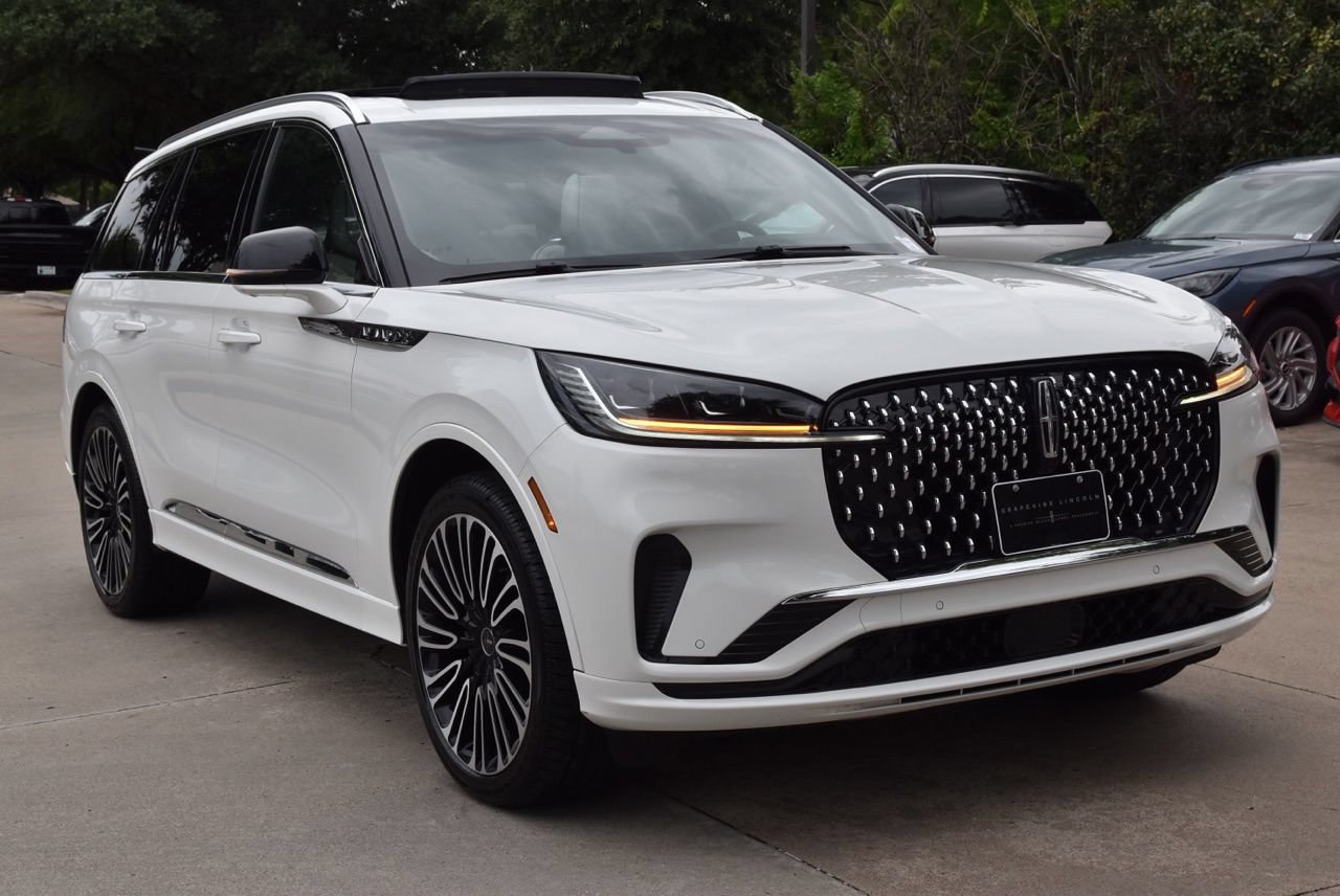 Used 2025 Lincoln Aviator Black Label AWD/4WD image 4