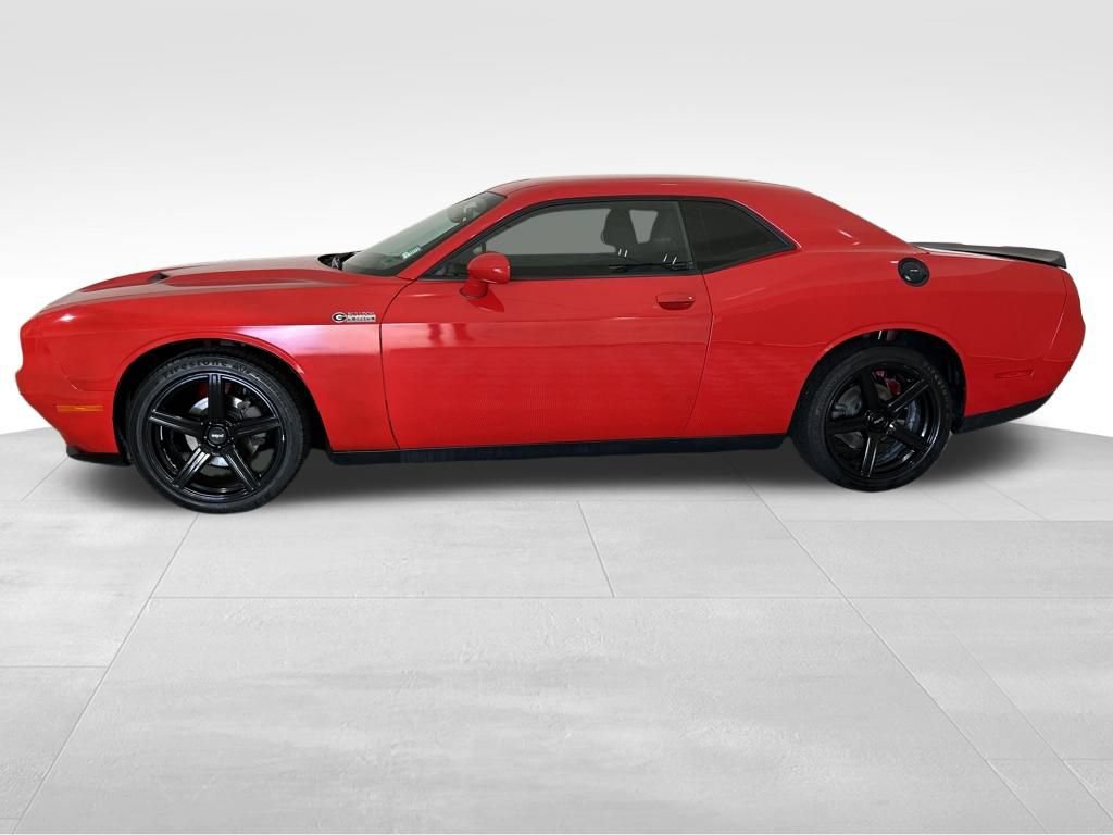 Used 2019 Dodge Challenger SXT w/ Blacktop Package image 2