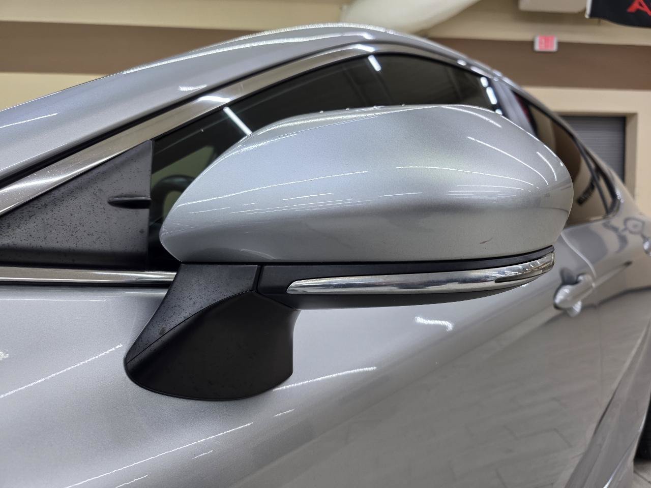 Used 2019 Toyota Camry SE w/ Convenience Package FWD image 11