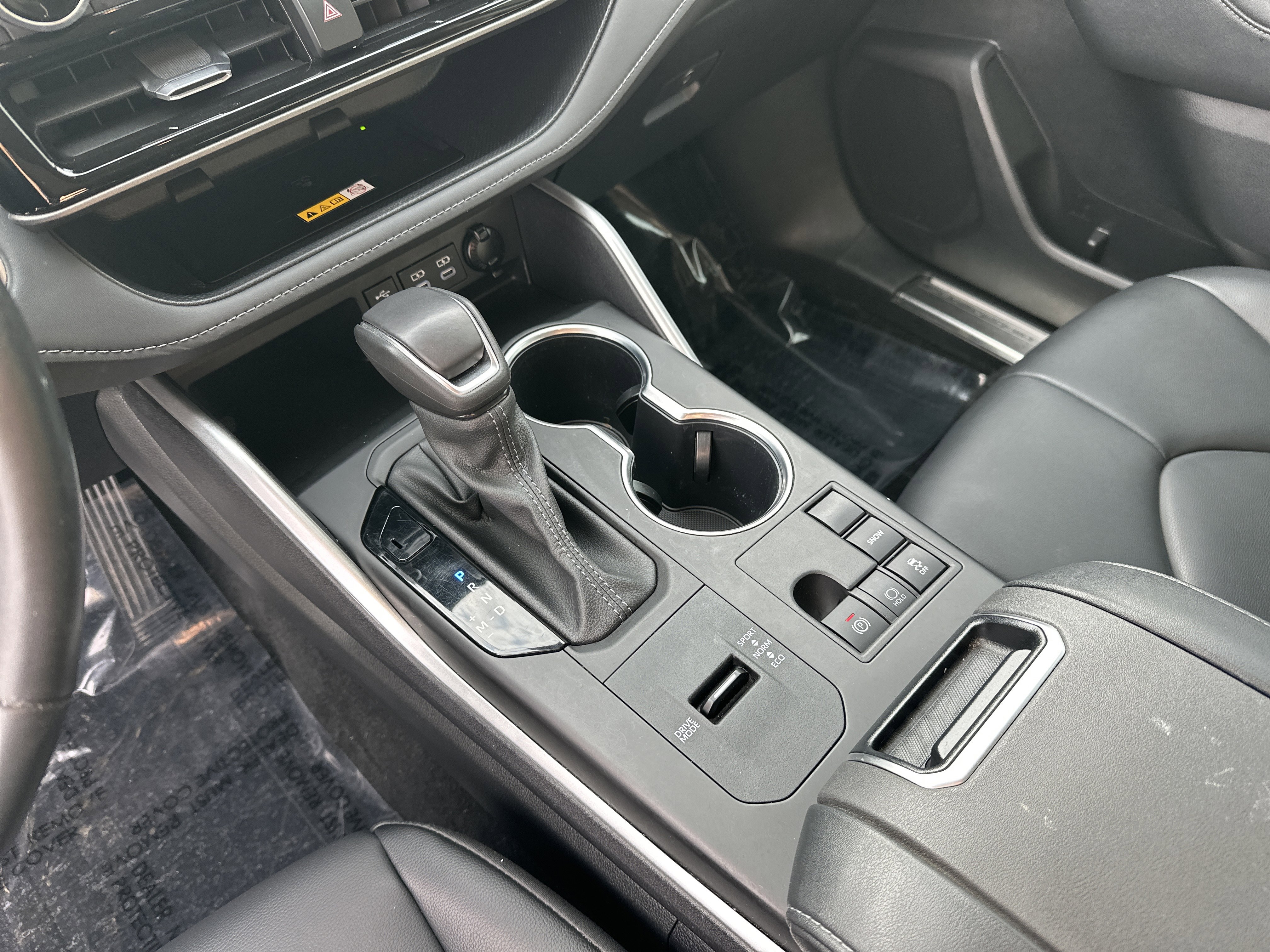 Used 2024 Toyota Highlander XLE image 32