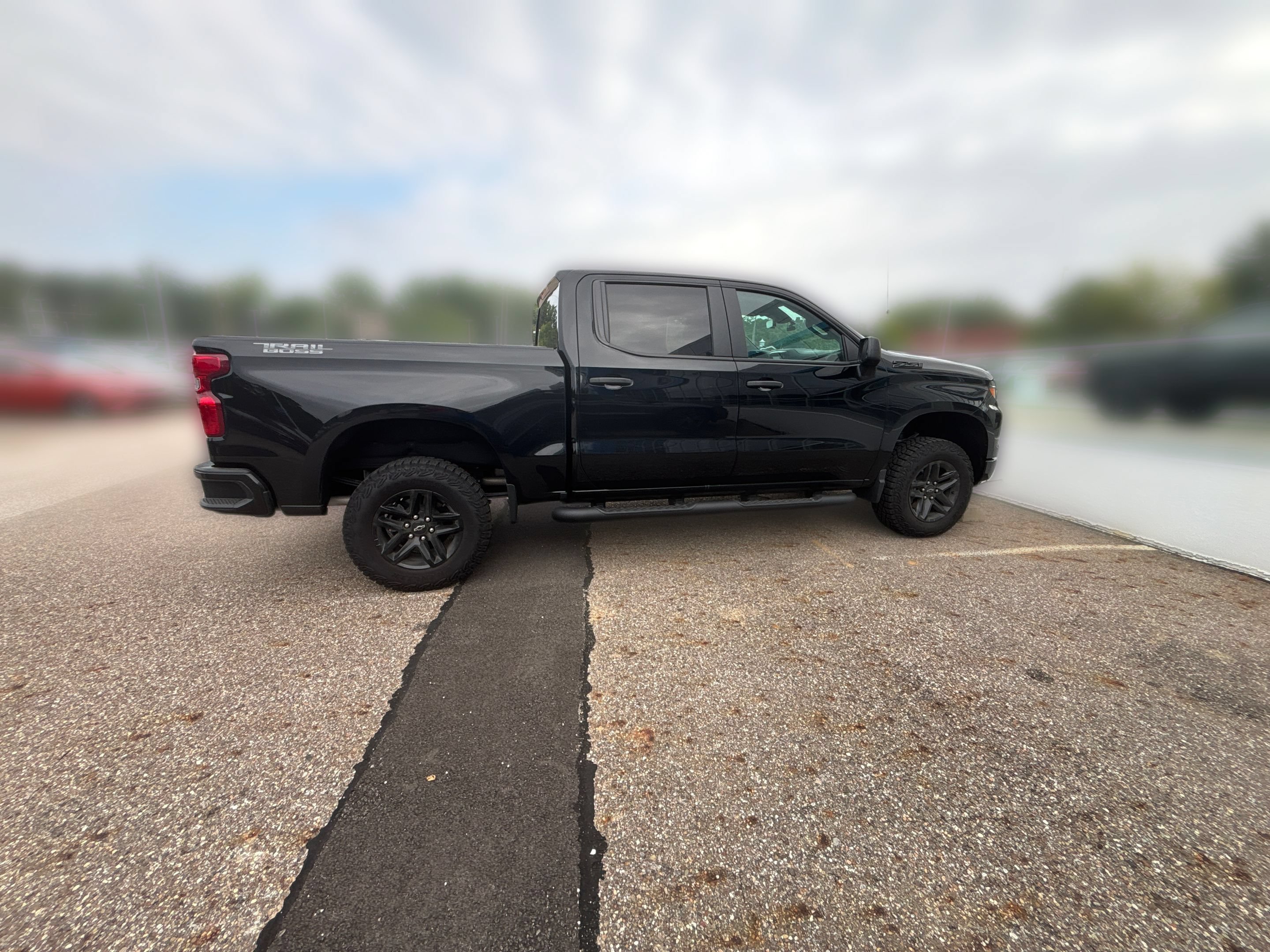 Used 2026 Chevrolet Silverado 1500 Custom Trail Boss w/ Midnight Edition AWD/4WD image 6