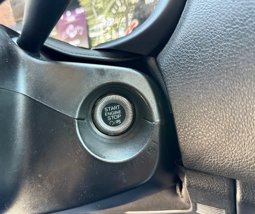 Used 2023 Jeep Renegade Latitude w/ Premium Group AWD/4WD image 19
