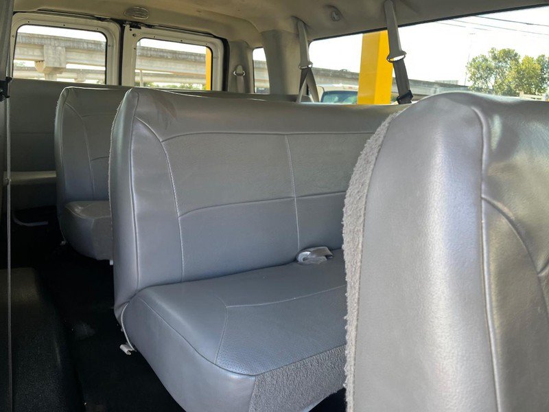 Used 2006 Ford E-350 and Econoline 350 XLT RWD image 11