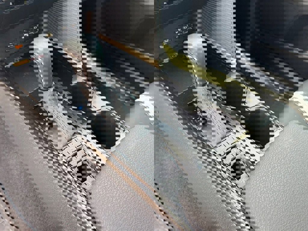 Used 2025 Toyota Camry SE w/ Convenience Package image 21