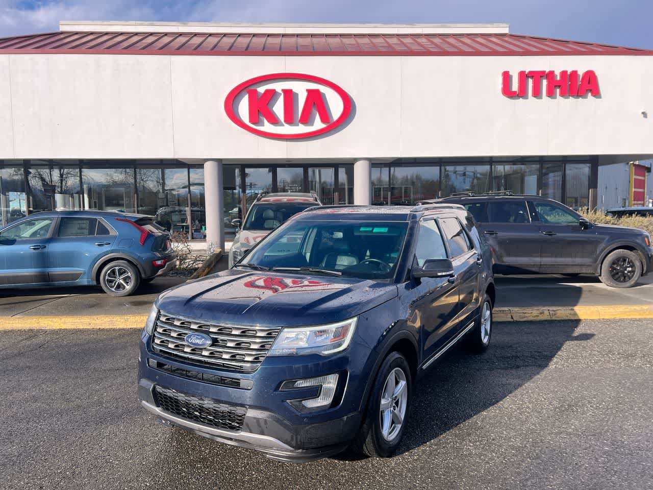 Used 2016 Ford Explorer XLT w/ Equipment Group 202A AWD/4WD image 1