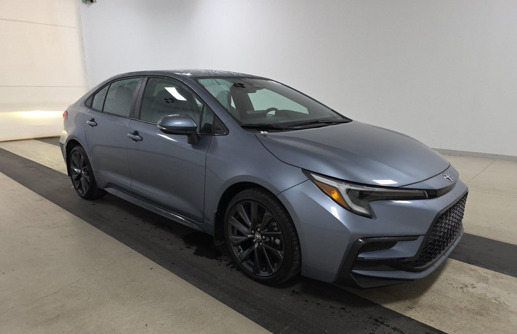 Used 2025 Toyota Corolla SE FWD image 3