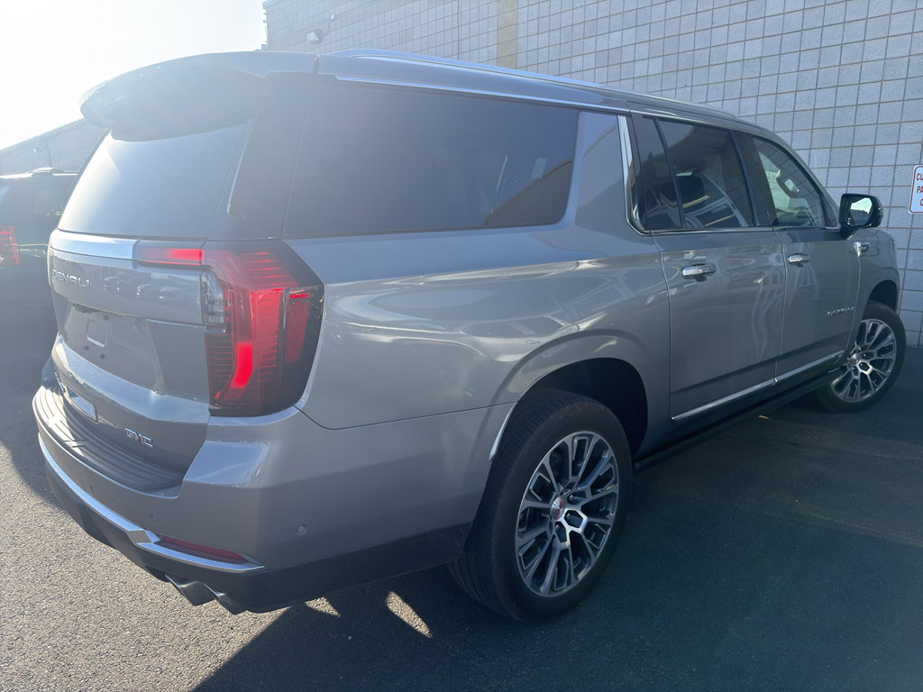 Used 2026 GMC Yukon XL Denali w/ Denali Reserve Package AWD/4WD image 3