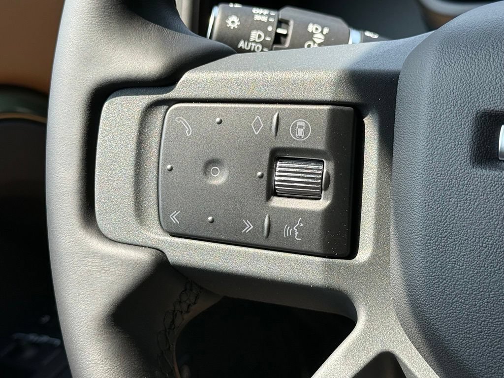 New 2026 Land Rover Defender 110 X-Dynamic SE AWD/4WD image 17