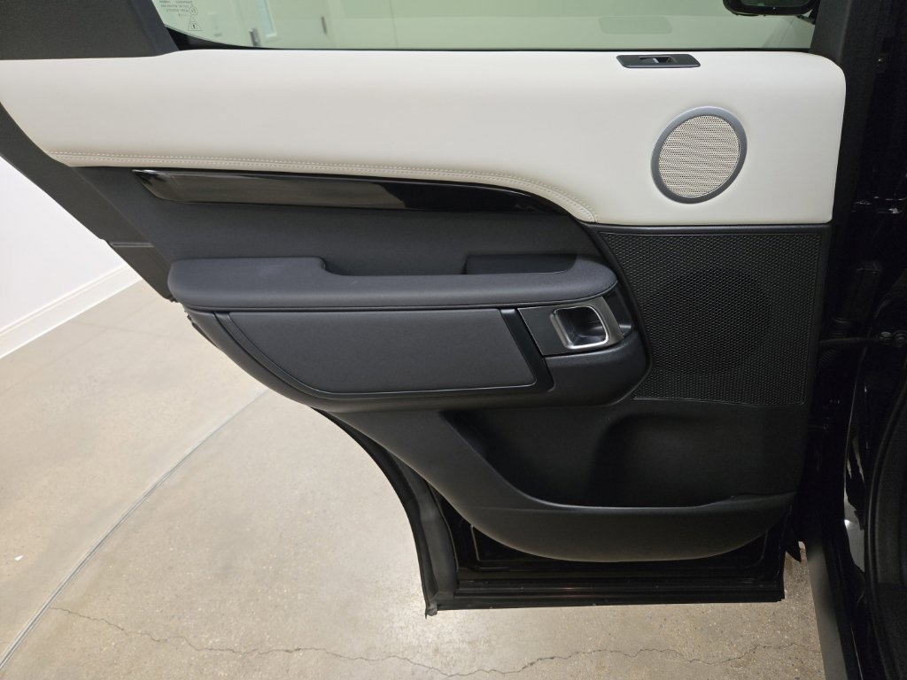 Certified 2025 Land Rover Discovery S AWD/4WD image 23